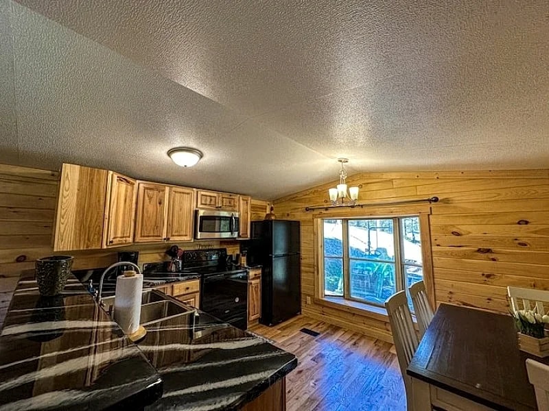 Tranquil Turkey Ridge Cabin w/ Private Hot Tub in Nelsonville, Ohio, United States — photo 5