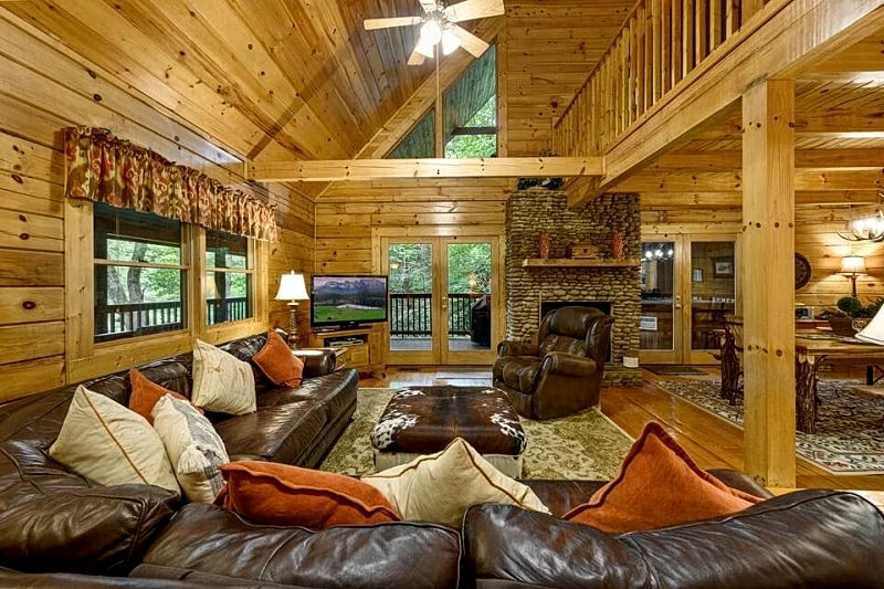 Mountain Haven Cabin: Spacious, Fireplace, Grill, Hot Tub in Gatlinburg, Tennessee, United States — photo 2