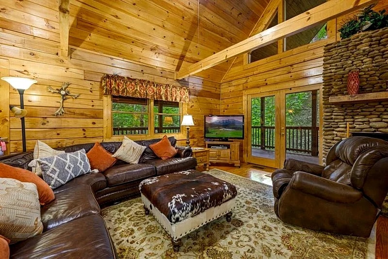 Mountain Haven Cabin: Spacious, Fireplace, Grill, Hot Tub in Gatlinburg, Tennessee, United States — photo 5
