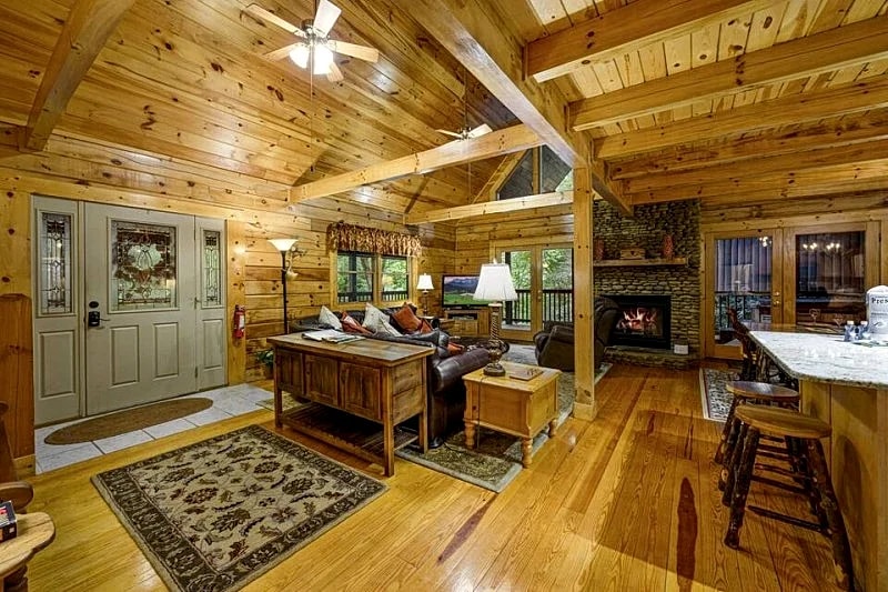 Mountain Haven Cabin: Spacious, Fireplace, Grill, Hot Tub in Gatlinburg, Tennessee, United States — photo 4