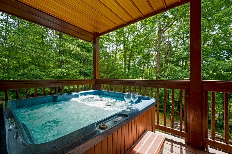 Bearfoot Dreams Cabin: Outdoor Firepit, Hot Tub, Pool Table in Sevierville, Tennessee, United States — photo 2