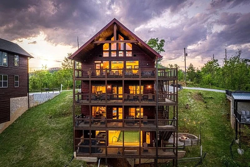 Splashtastic View Lodge: Private Indoor Pool, Hot Tub, Fire Pit in Gatlinburg, Tennessee, United States — photo 2