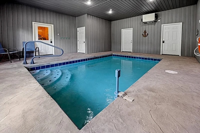Silver Stag Lodge! Indoor pool, hot tub, bocce, theater & firepit in Sevierville, Tennessee, United States — photo 2