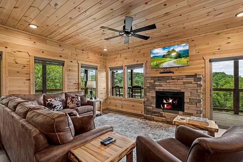 Whispering Mountain Waters Cabin: Indoor Pool, Hot Tub in Sevierville, Tennessee, United States — photo 5