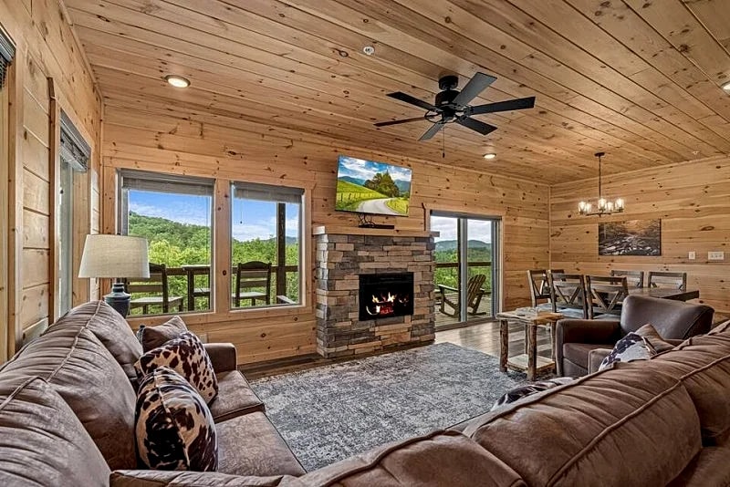 Whispering Mountain Waters Cabin: Indoor Pool, Hot Tub in Sevierville, Tennessee, United States — photo 4