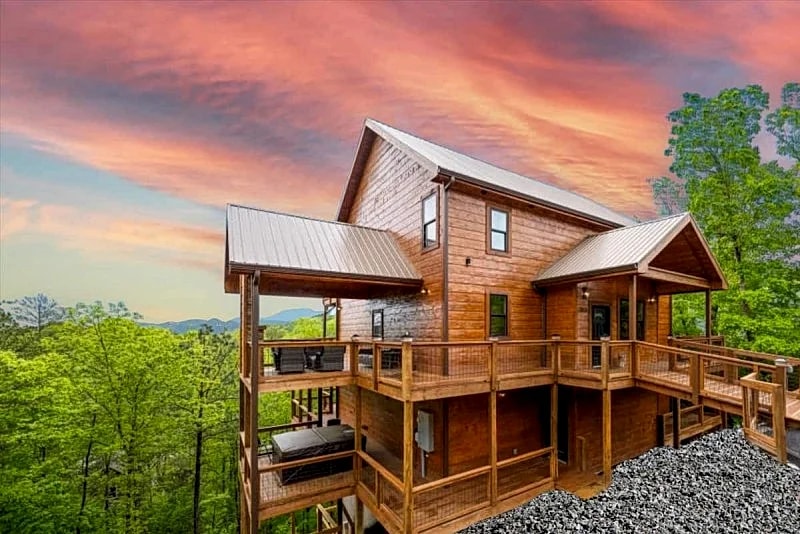 Smoky Haven Spacious & Upscale Cabin: Hot Tub, Sauna