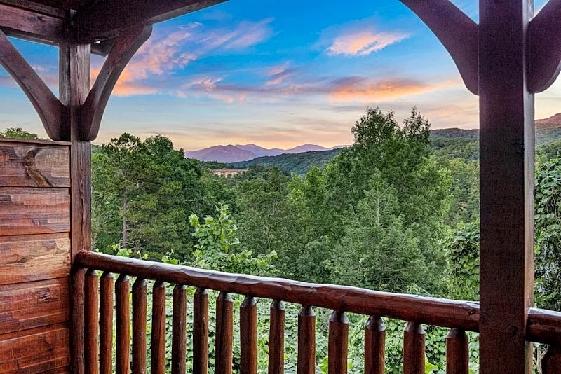 Heavenly Heights Cabin w/ Hot Tub, Resort Pool, Game Room in Gatlinburg, Tennessee, United States — photo 2