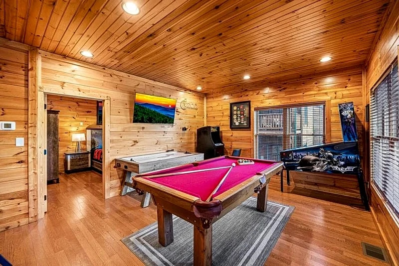 Heavenly Heights Cabin w/ Hot Tub, Resort Pool, Game Room in Gatlinburg, Tennessee, United States — photo 5
