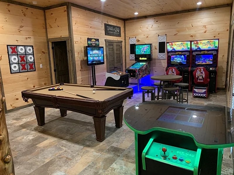 Gatlinburg Overlook Cabin: Private Swim Spa, Game Room in Gatlinburg, Tennessee, United States — photo 3