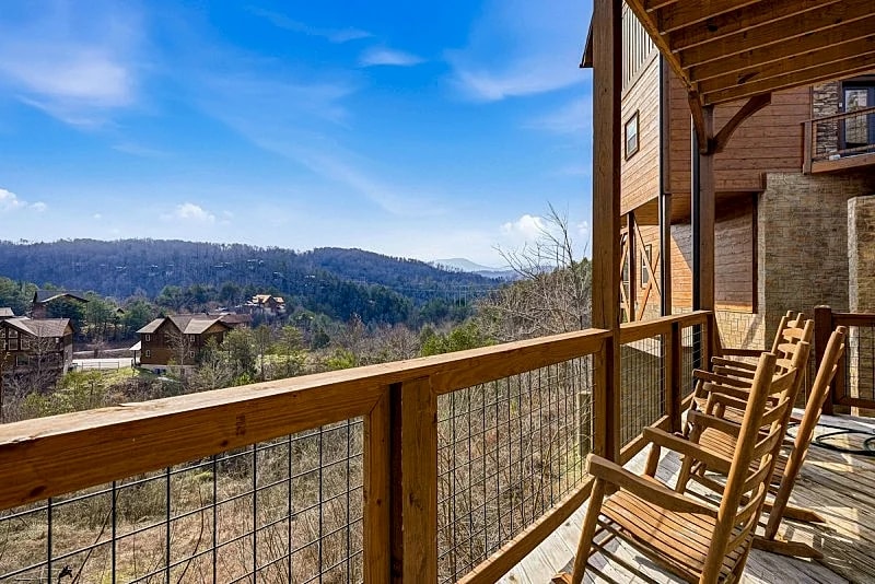 Shangrila Splashing Views Cabin: Indoor Pool, Hot Tub in Sevierville, Tennessee, United States — photo 5
