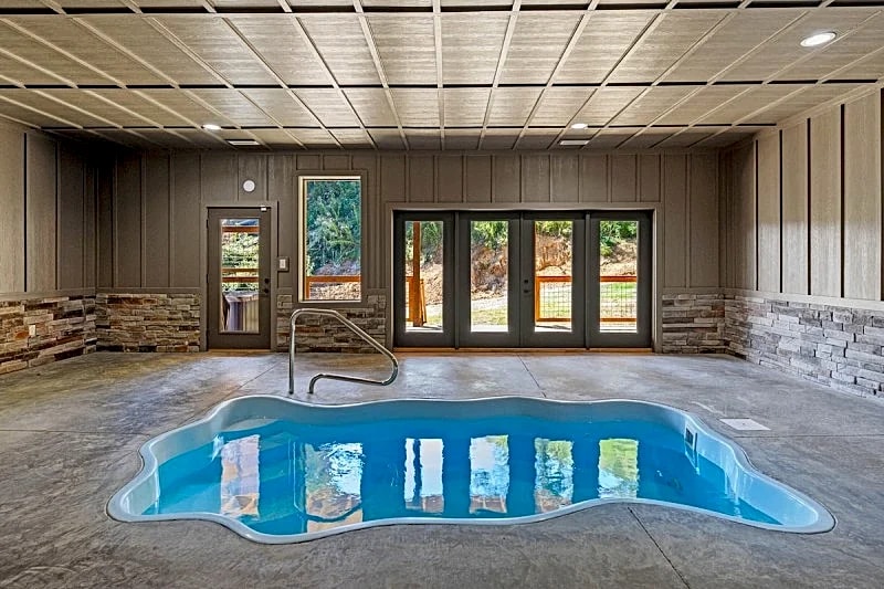 Splashin and Relaxin Cabin: Firepit, Private Pool, Pool table in Sevierville, Tennessee, United States — photo 2