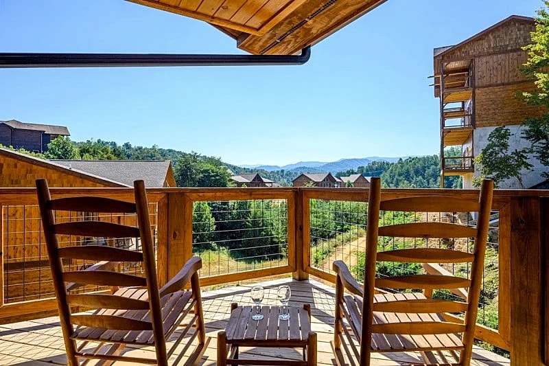 Splashin and Relaxin Cabin: Firepit, Private Pool, Pool table in Sevierville, Tennessee, United States — photo 3