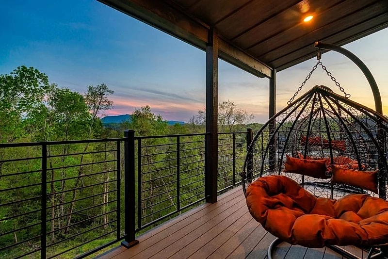 Smokies Sunset Splash Cabin: Pool, Hot Tub, EV Charger in Sevierville, Tennessee, United States — photo 2