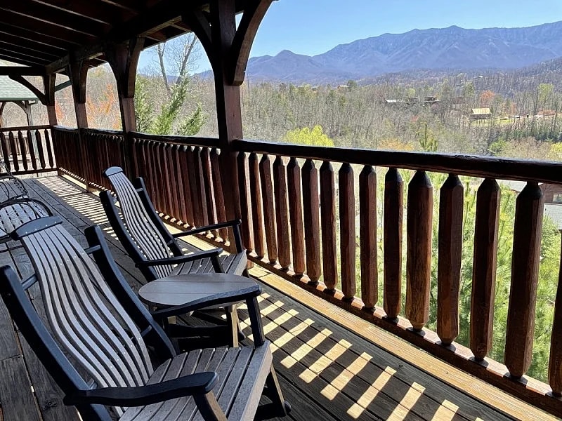 Smoky Mountain Views Cabin: Hot Tub, Jukebox, Theater in Gatlinburg, Tennessee, United States — photo 2