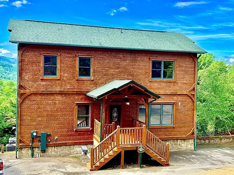 Smoky Mountain Views Cabin: Hot Tub, Jukebox, Theater in Gatlinburg, Tennessee, United States — photo 4