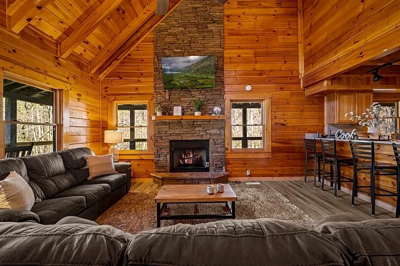 Glennwood Lodge: Secluded Wrap around Deck & Games in Sevierville, Tennessee, United States — photo 3
