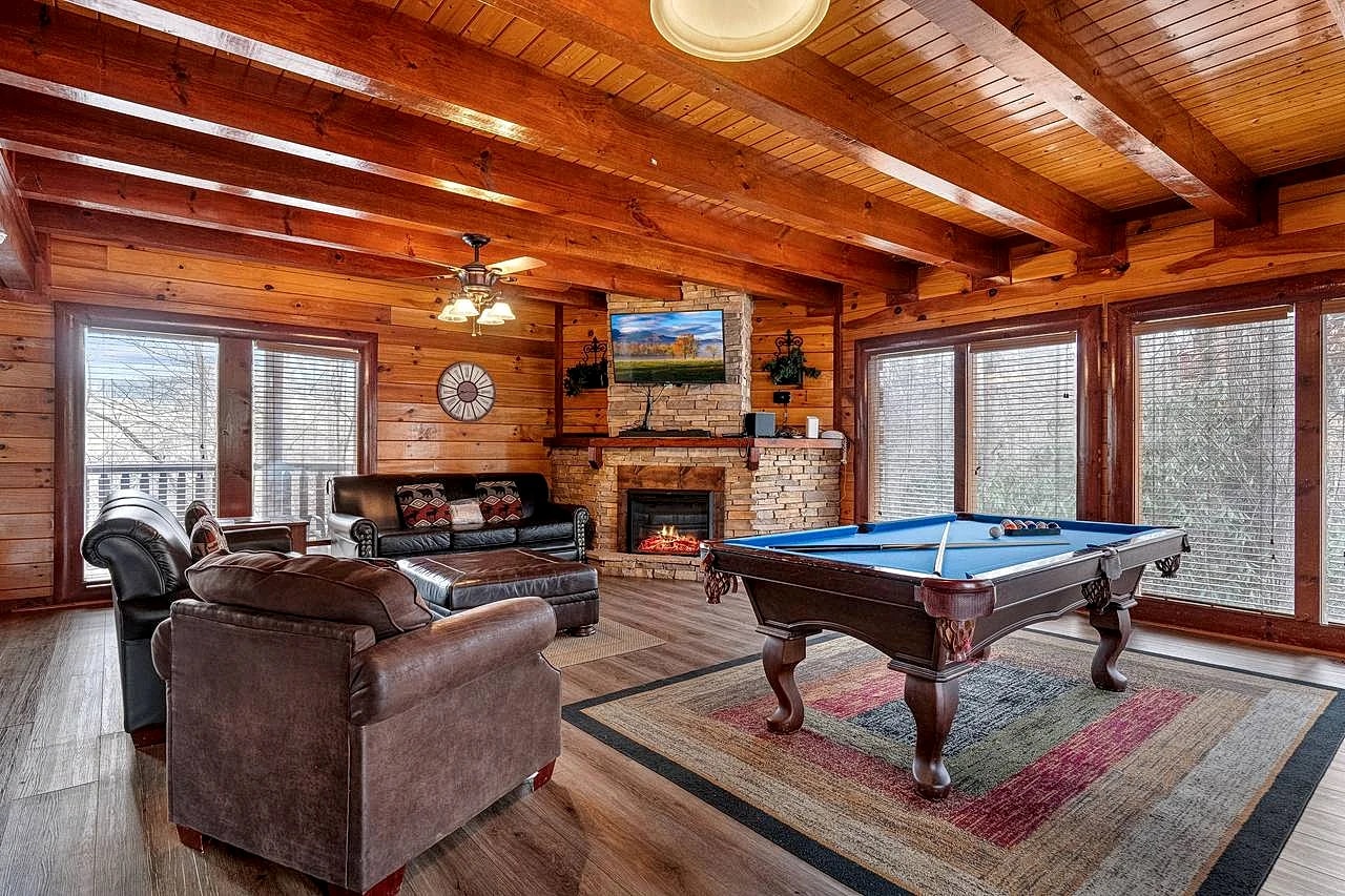 Cherokee Pool Lodge - Cosby Cabin - Smoky Mountains in Cosby, Tennessee, United States — photo 2