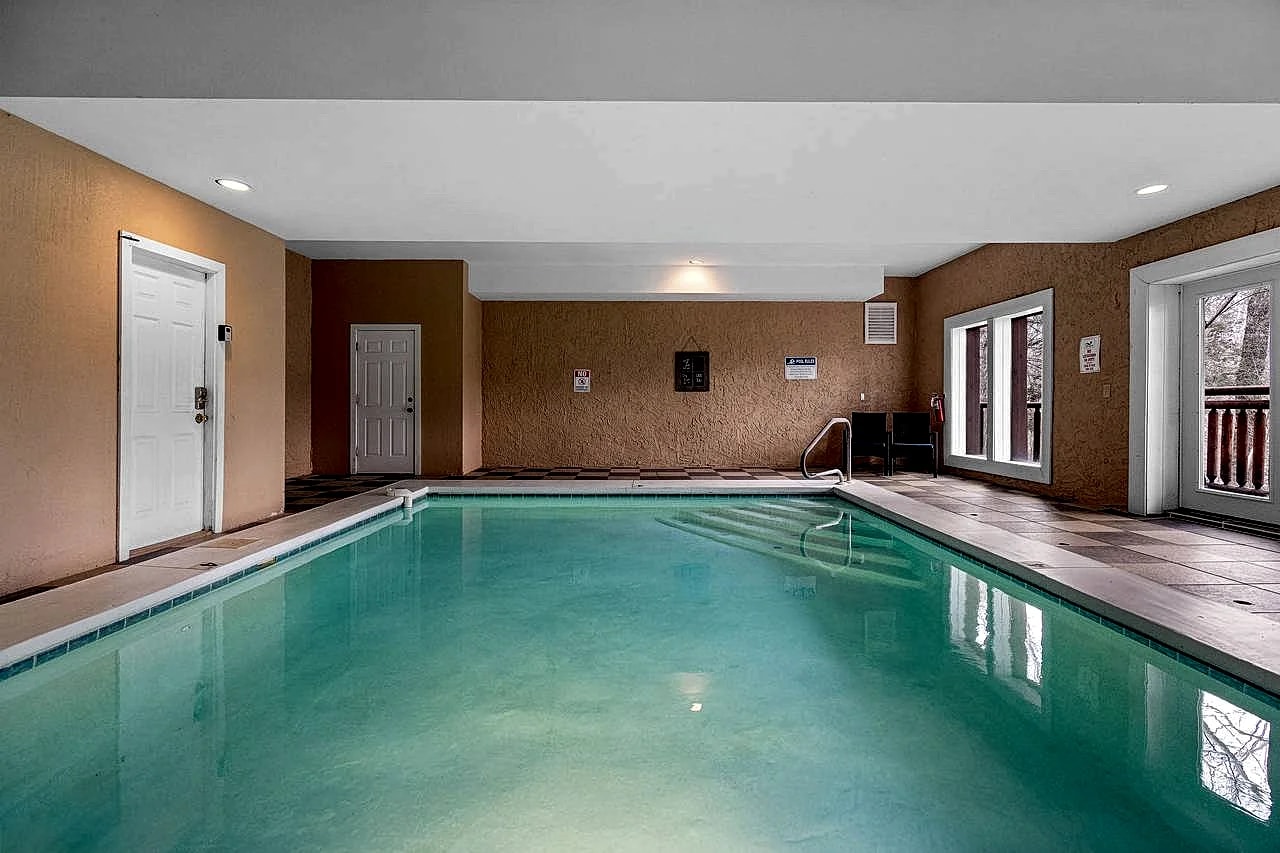 Cherokee Pool Lodge - Cosby Cabin - Smoky Mountains in Cosby, Tennessee, United States — photo 3