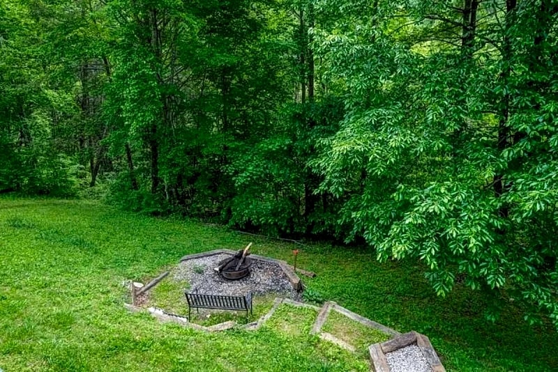 Hidden Vineyard Cabin in Pigeon Forge w/ Hot Tub, Fireplace in Sevierville, Tennessee, United States — photo 4