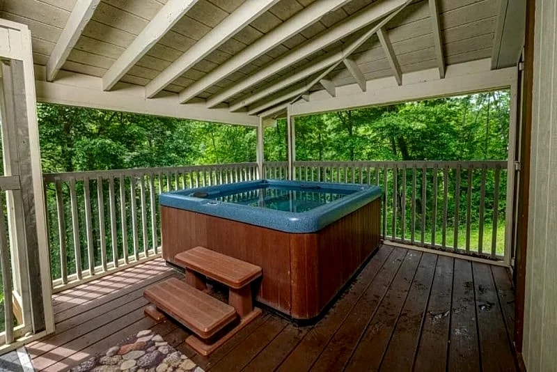Hidden Vineyard Cabin in Pigeon Forge w/ Hot Tub, Fireplace in Sevierville, Tennessee, United States — photo 2