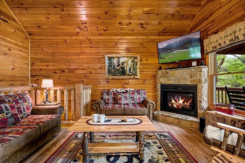 Hidden Gem Cabin in Pigeon Forge w/ Hot Tub, Pool Table in Pigeon Forge, Tennessee, United States — photo 4