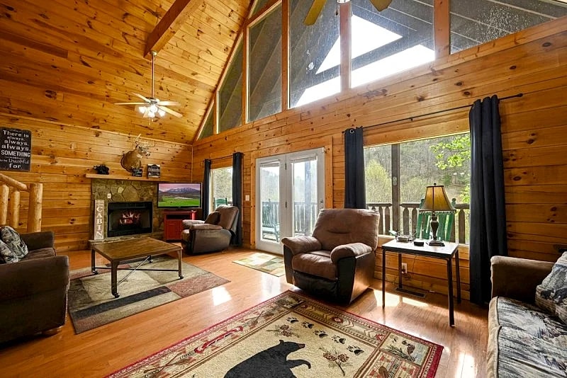 Changes in Altitude Cabin w/ Resort Pool, Fishing Pond in Pigeon Forge, Tennessee, United States — photo 4