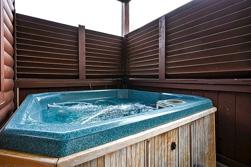 Changes in Altitude Cabin w/ Resort Pool, Fishing Pond in Pigeon Forge, Tennessee, United States — photo 2