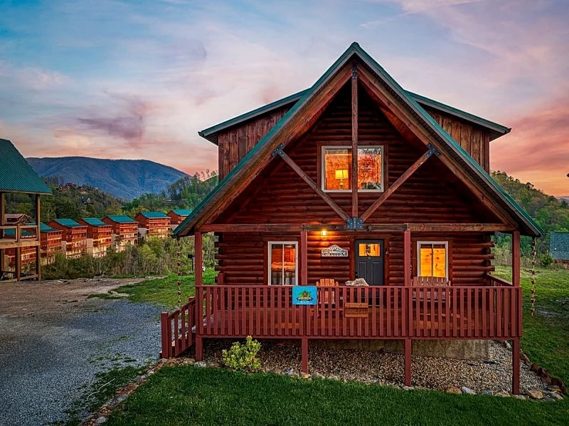 Abounding Grace Spacious Cabin, Mountain View, Hot Tub in Sevierville, Tennessee, United States — photo 3