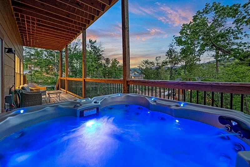 Red Sky Retreat Cabin w/ indoor pool, Outdoor Picnic/Firepit in Sevierville, Tennessee, United States — photo 2