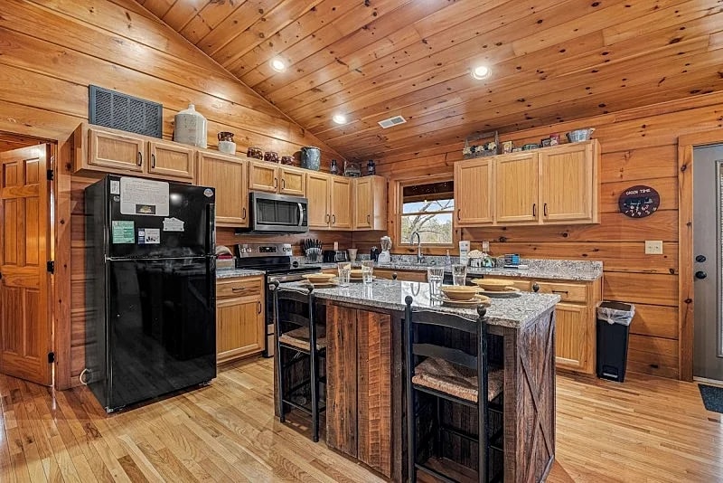 A Wolf's Den Cabin, Gorgeous Views, Game Room, Sauna in Gatlinburg, Tennessee, United States — photo 5