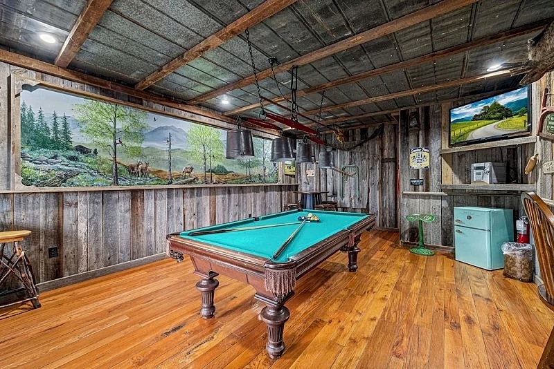 A Wolf's Den Cabin, Gorgeous Views, Game Room, Sauna in Gatlinburg, Tennessee, United States — photo 4