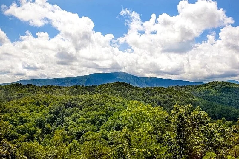 Mystic Sunrise Cabin w/ Hot tub, Game Room, Jacuzzi Tub in Sevierville, Tennessee, United States — photo 3