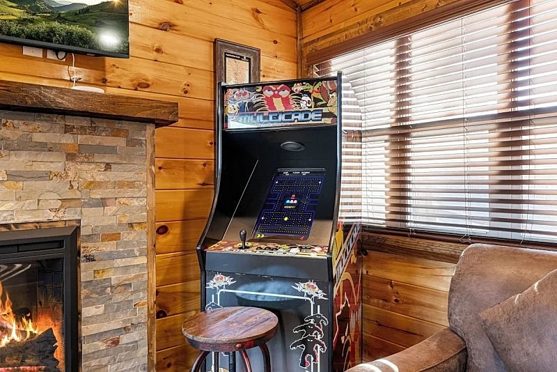 Cedar Splash Cabin w/ Heated Pool, Hot Tub & Game Room in Sevierville, Tennessee, United States — photo 5
