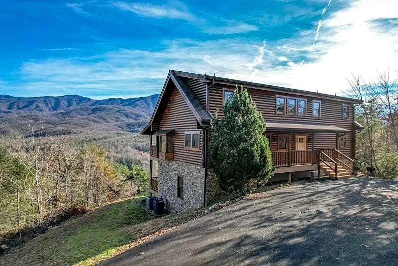 Royal Vista Cabin w/ Game Room, Hot Tub, Firepit, Views in Gatlinburg, Tennessee, United States — photo 5