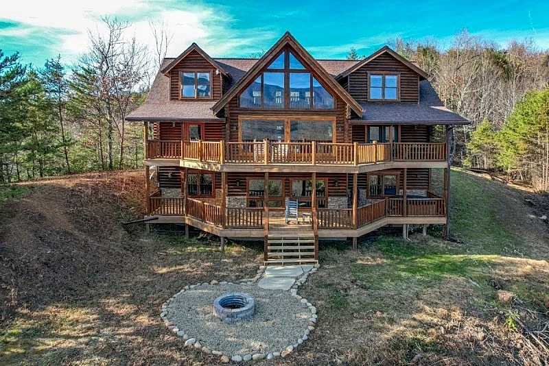 Royal Vista Cabin w/ Game Room, Hot Tub, Firepit, Views in Gatlinburg, Tennessee, United States — photo 2