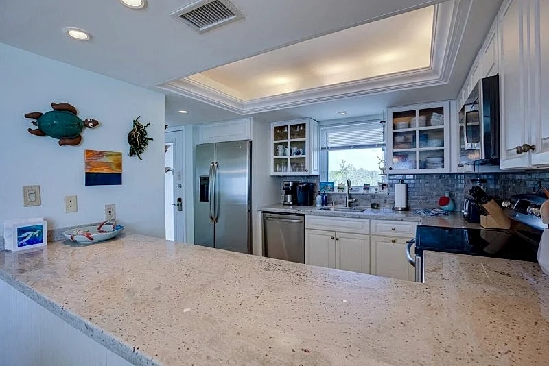 Salt Life 2BA/2BA Beachfront Condo w/ Pool & Elevator Access in Marathon, Florida, United States — photo 5