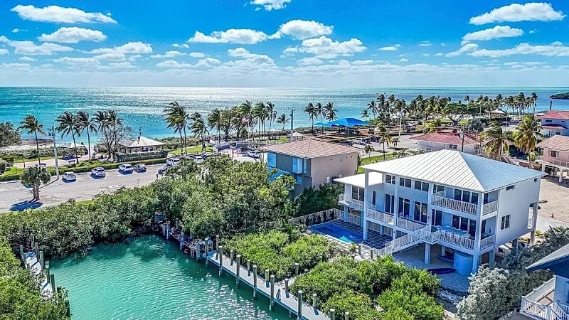 Sombrero Beach Luxury Retreat, Steps to the Beach 4BR 4BA in Marathon, Florida, United States — photo 3