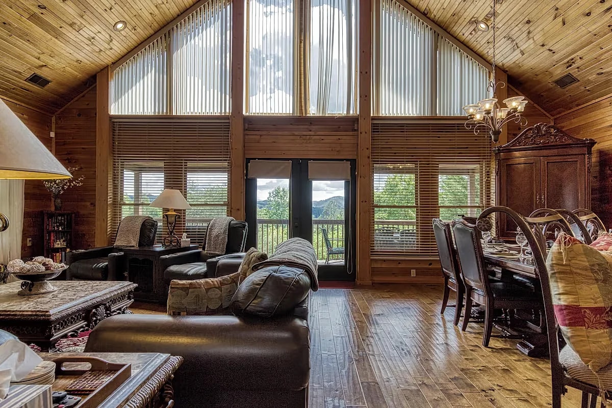 Private wrap around deck, hot tub under the stars, dog run, horseshoe, fire pit