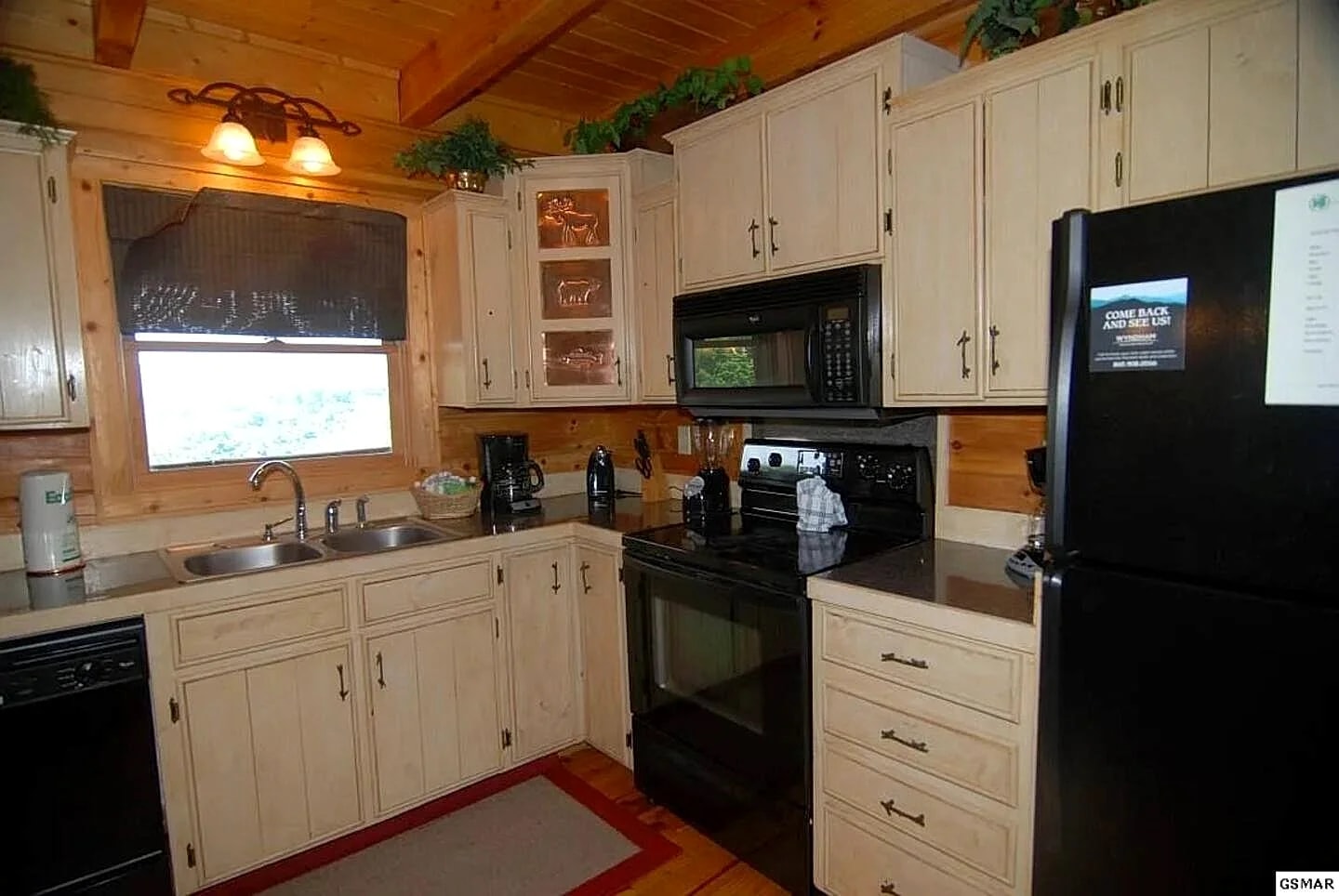 Breath of Heaven, Sevierville Cabin with Hot Tub in Sevierville, Tennessee, United States — photo 4