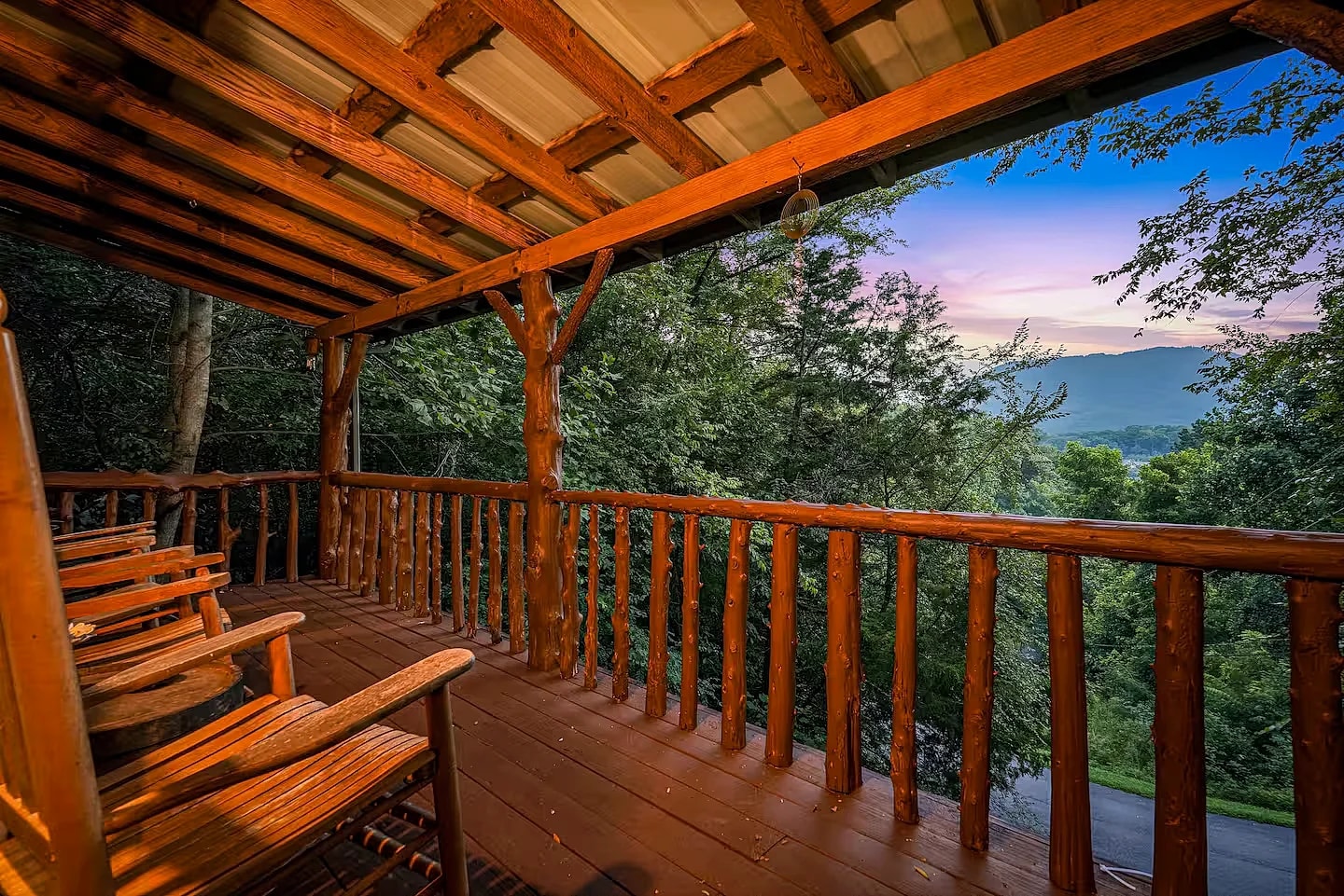 Sweet Annie | Dog-Friendly Pigeon Forge Cabin with Hot Tub in Sevierville, Tennessee, United States — photo 4
