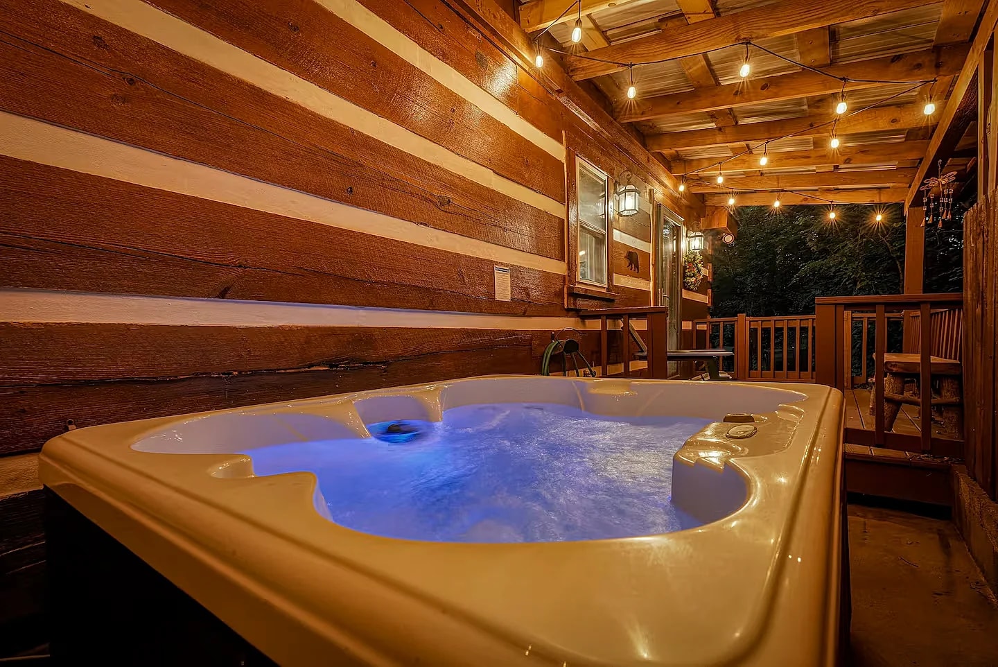 Sweet Annie | Dog-Friendly Pigeon Forge Cabin with Hot Tub in Sevierville, Tennessee, United States — photo 1