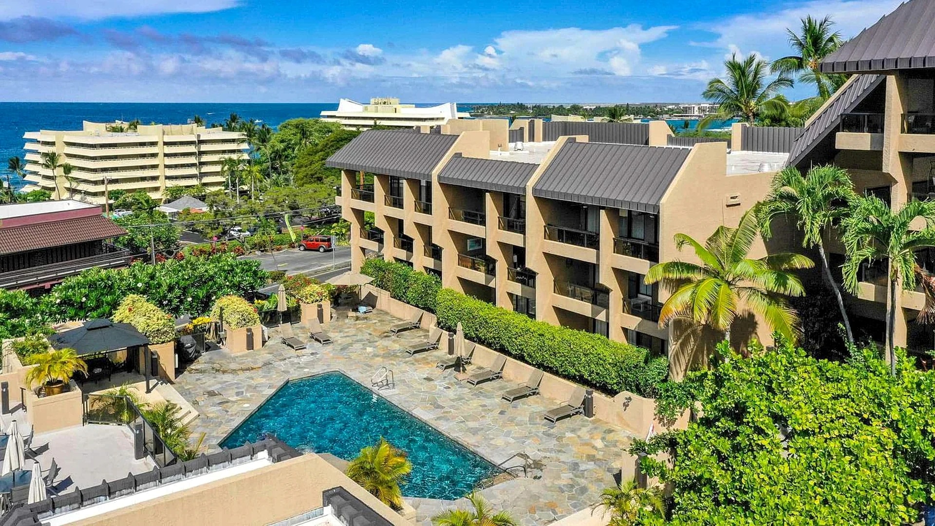 Kona Pacific B411 - Kona Condo, Walk to Town & Ironman