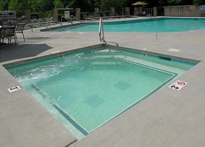 POOLIN' AROUND in Pigeon Forge, Tennessee, United States — photo 5