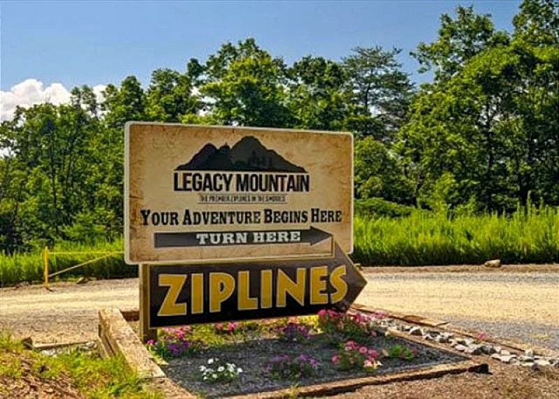 ON EAGLE'S WINGS in Pigeon Forge, Tennessee, United States — photo 4