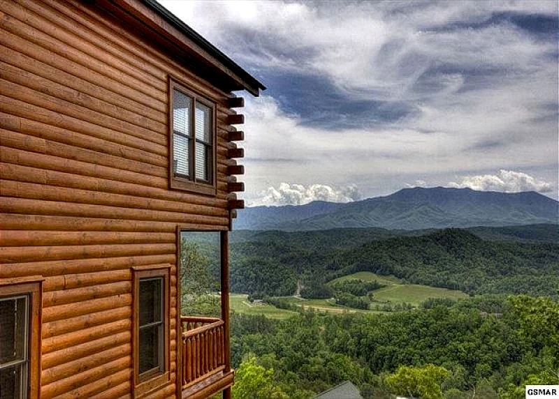 ON EAGLE'S WINGS in Pigeon Forge, Tennessee, United States — photo 5