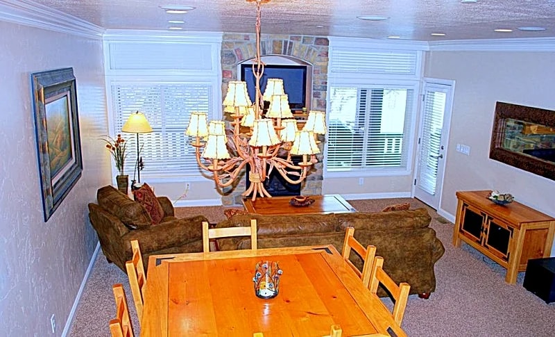 Snowbasin/Lakeside Romantic Get Away. Luxuries Condo w/Hot Tub