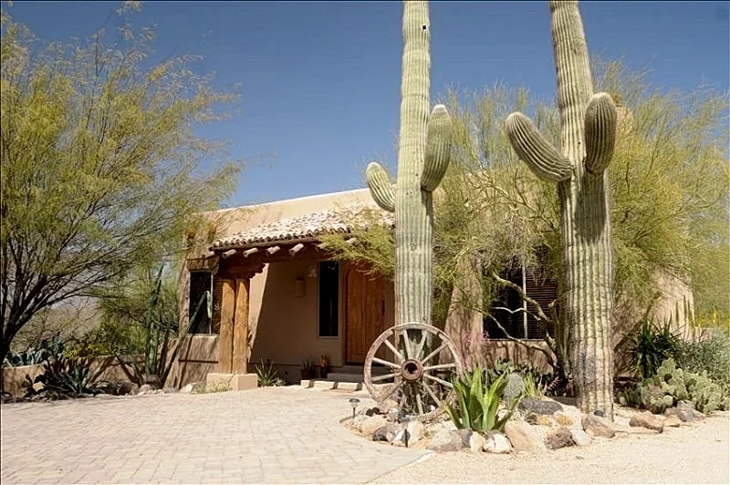 Exquisite Western Home with Expansive Views of Tonto. in New River, Arizona, United States — photo 2