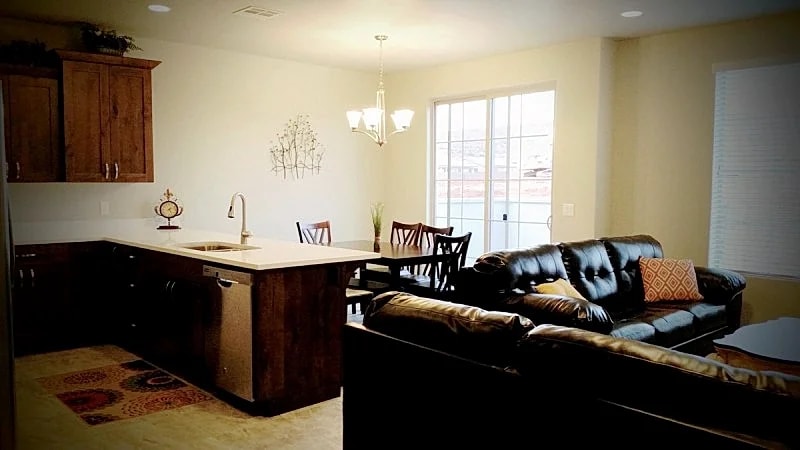 3-Bedroom Townhome - Heated Pool/Jacuzzi