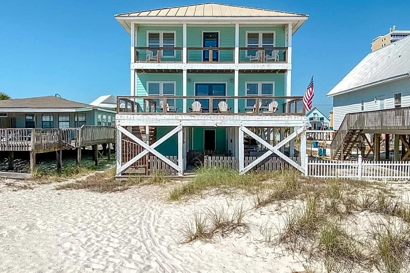 Beachfront Big Living Room + Kitchen + FREE Golf & Activities at 'Lagniappe II in Gulf Shores, Alabama, United States — photo 2