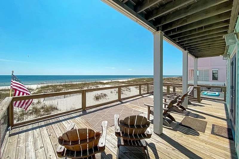 Beachfront Big Living Room + Kitchen + FREE Golf & Activities at 'Lagniappe II in Gulf Shores, Alabama, United States — photo 4